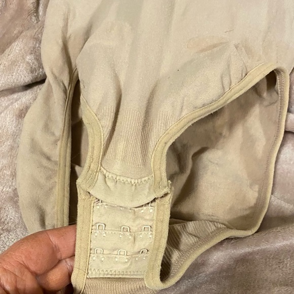 Never worn body shaper.I bought for my wedding but I was gifted aSPANX instead. - Picture 2 of 12